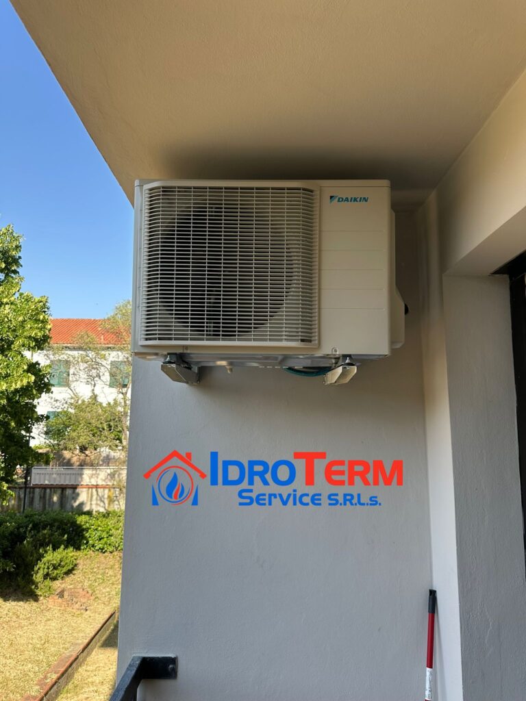 Montaggio condizionatore Daikin 18000 btu Carrara